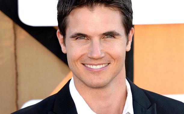 Robbie Amell